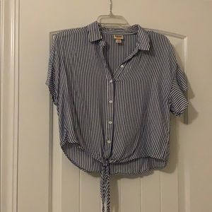 Super cute blue striped top